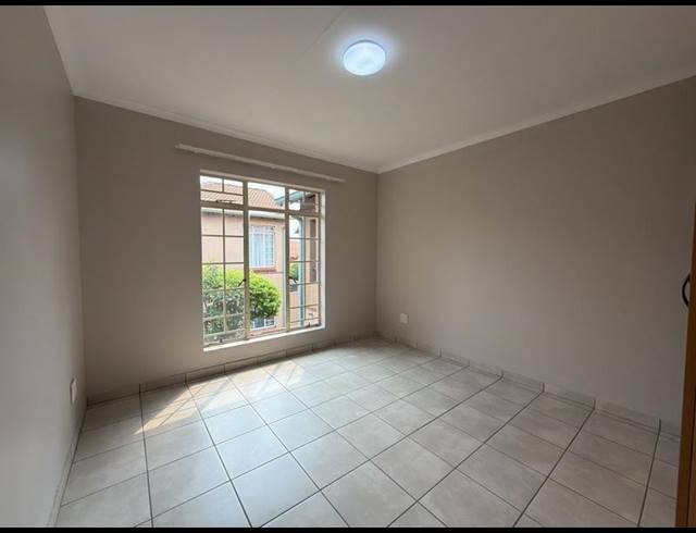 3 BEDROOM PROPERTY TO RENT IN BRENTWOOD PARK